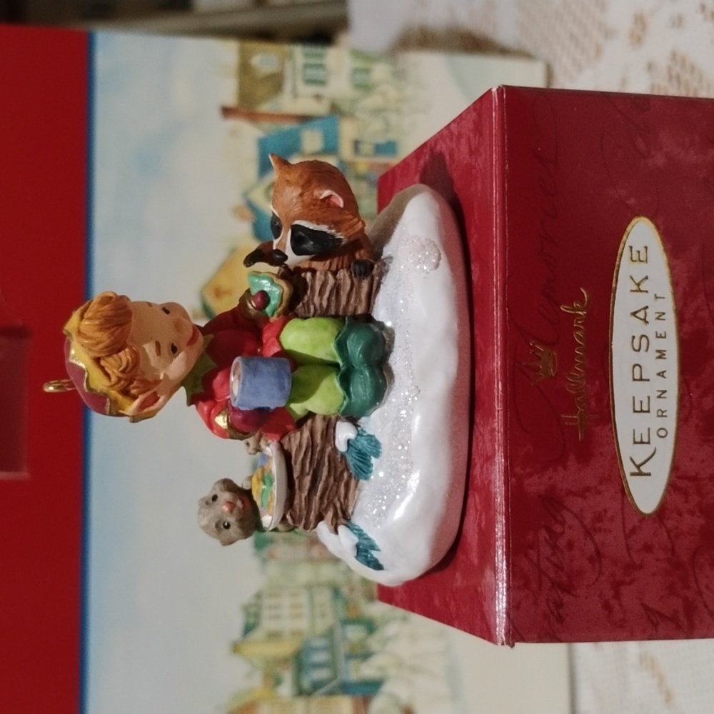 1999 HALLMARK KEEPSAKE ORNAMENT "HOLLOW LOG CAFE"